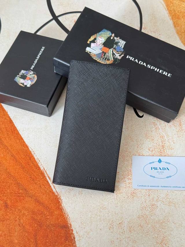 经典款西装夹 钱包经典之作、简单时尚、Zp开发，型号1M2Mv836# ，颜色：蓝色 Blue如图 实拍 内码224代工码 意大利顶级原单十字纹牛皮质感极好，进