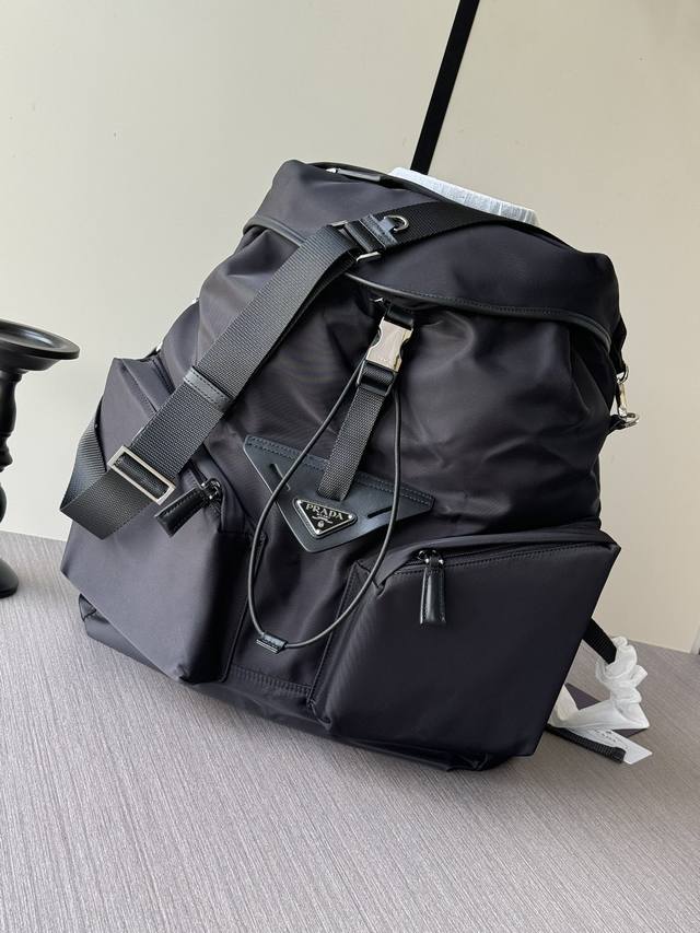 顶级专柜老鼠狠货 最新款式普拉达降落伞尼龙布双肩背包火爆款大量出货拉,叫嚣专柜货顶级原单货纸上谈兵吹牛皮的咱不会,请让狠货说话。款式可以复制抄袭,材料做工骗不了 顶级专柜老鼠狠货 最新款式普拉达降落伞尼龙布双肩背包火爆款大量出货拉,叫嚣专柜货顶级原单货纸上谈兵吹牛皮的咱不会,请让狠货说话。款式可以复制抄袭,材料做工骗不了