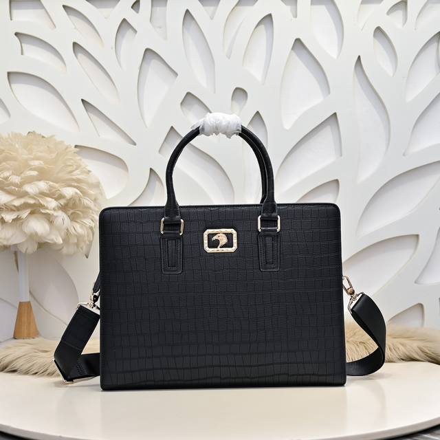 Stefano Ricci-史蒂芬 专柜最新款男士公文包采用进口小牛皮制作 皮质柔软 纹路清晰可见 手感超赞 高贵五金 时尚鹰头金标 质量看得见 高档大气上档次