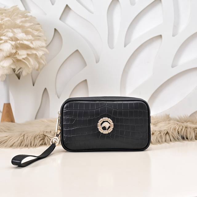 Stefano Ricci-史蒂芬 专柜最新款男士手包采用进口小牛皮制作 皮质柔软 纹路清晰可见 手感超赞 高贵五金 时尚鹰头金标 质量看得见 高档大气上档次