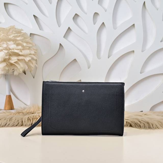 Mont Blanc 万宝龙-最新款男士手包采用头层牛皮 皮质柔软 手感超赞 简约设计足以彰显其奢华感 细节品质毋庸置疑 高端大气上档次 百搭单品尺寸:28.1 Mont Blanc 万宝龙-最新款男士手包采用头层牛皮 皮质柔软 手感超赞 简约设计足以彰显其奢华感 细节品质毋庸置疑 高端大气上档次 百搭单品尺寸:28.1