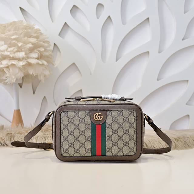 Gucci-古奇最新款男士斜挎包 单肩包采用进口小牛皮 皮质柔软 手感超赞 做工精致 高贵五金 细节完美 时尚休闲百搭 质量与质感都能衬托出你独特的品味尺寸：2