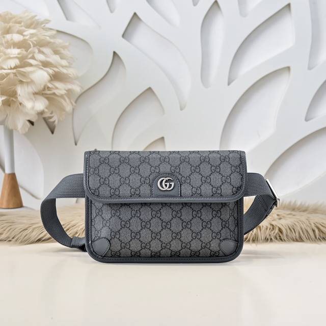 Gucci-古奇最新款男士腰包 胸包采用进口小牛皮 皮质柔软 手感超赞 做工精致 高贵五金 细节完美 时尚休闲百搭 质量与质感都能衬托出你独特的品味尺寸：24.