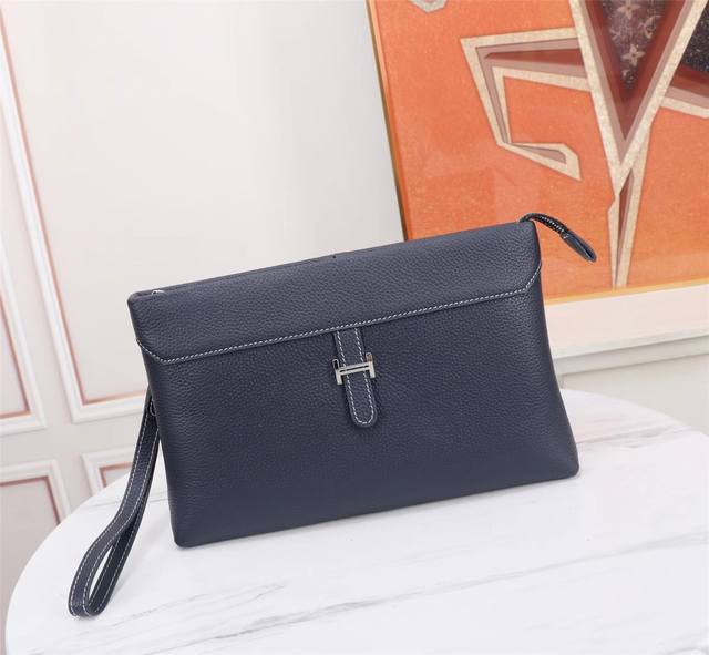 顶级原单品质 年最新款爱马仕单拉手包 欧洲原厂进口爱马仕专用牛皮纹标志性线条，采用进口设备制作，时尚潮流，专柜品质，更有拉链袋与内贴袋融入功能性，提供传统手包之