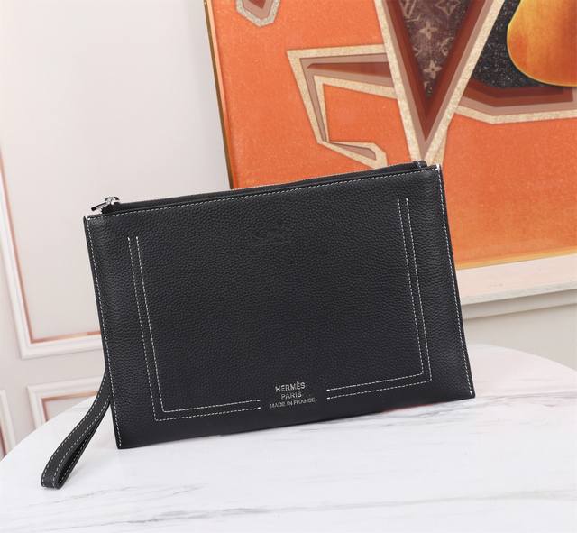 顶级原单品质 年最新款爱马仕单拉手包 欧洲原厂进口爱马仕专用牛皮纹标志性线条，采用进口设备制作，时尚潮流，专柜品质，更有拉链袋与内贴袋融入功能性，提供传统手包之