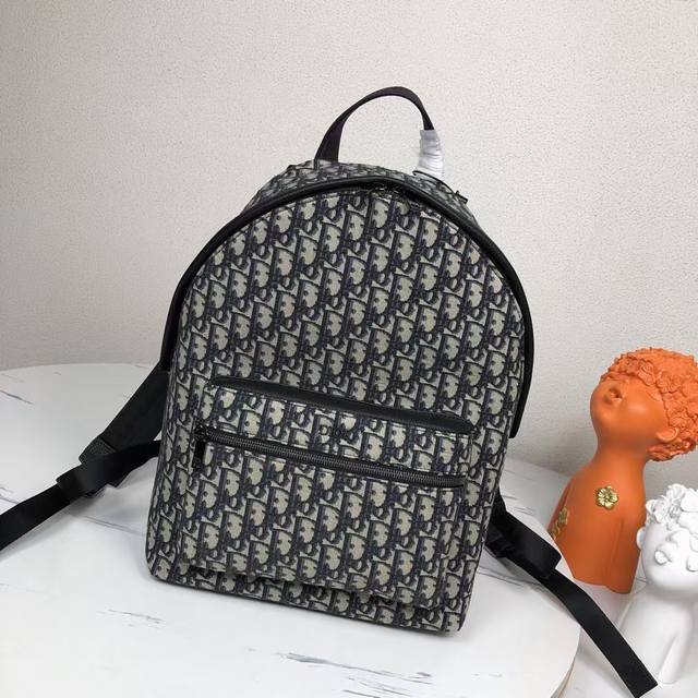 市场最高版本，欢迎对比 Rider背包 米色Dior Oblique提花机 用小牛皮点缀的Dior Oblique提花制作的米色Rider双肩包。与休闲设计形成