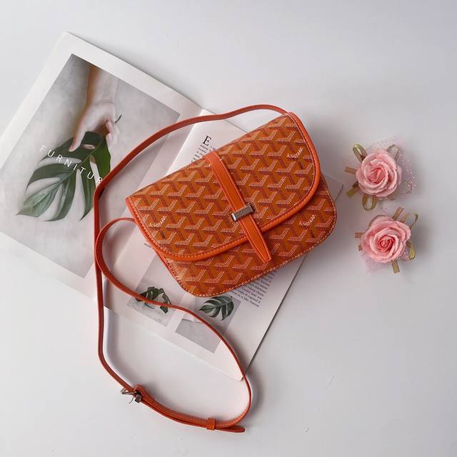 G0Yard 戈雅 成立于1853年，已超过150年的历史，新款单肩斜挎马鞍包，品牌专用加厚棉布原版皮，原版五金，尺寸20*16.5*7