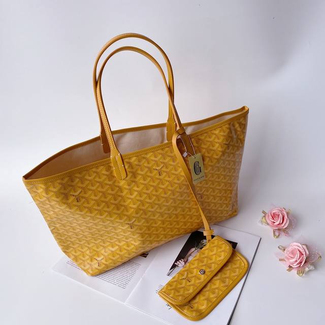 Goyar 戈雅 购物袋大号 Goyard手绘花纹有自己的特色，不管是亮眼的鲜艳色，还是低调的深色系，拿起来都很显质感。购物袋简单大方，时尚 百搭原版皮，原版五