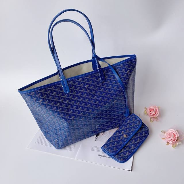 Goyar 戈雅 购物袋小号 Goyard手绘花纹有自己的特色，不管是亮眼的鲜艳色，还是低调的深色系，拿起来都很显质感。购物袋简单大方，时尚 百搭原版皮，原版五