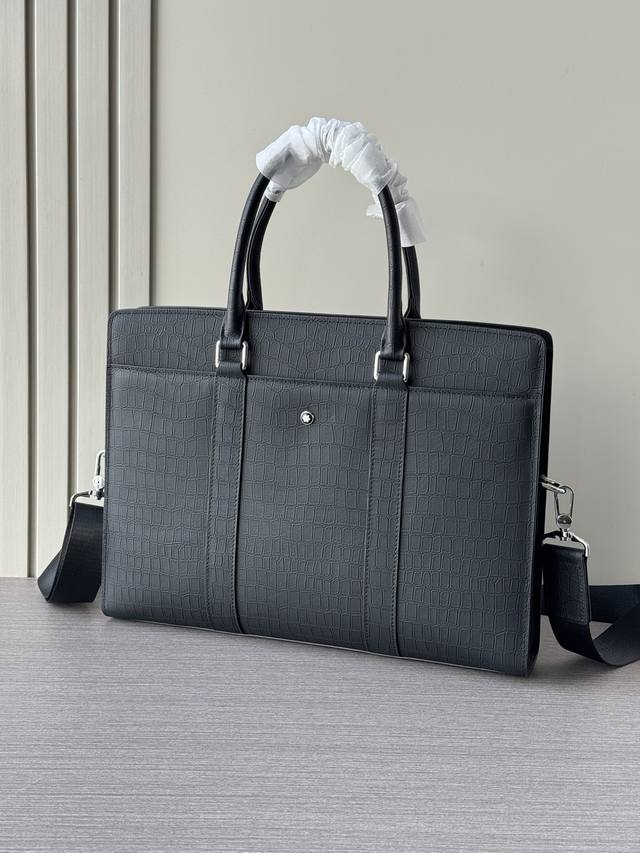 顶级专柜老鼠高端狠货2025最新火爆款万宝龙密码锁公文包大量出货啦,叫嚣专柜货顶级原单货纸上谈兵吹牛皮的咱不会,请让狠货说话。款式可以复制抄袭,材料做工骗不了懂 顶级专柜老鼠高端狠货2025最新火爆款万宝龙密码锁公文包大量出货啦,叫嚣专柜货顶级原单货纸上谈兵吹牛皮的咱不会,请让狠货说话。款式可以复制抄袭,材料做工骗不了懂