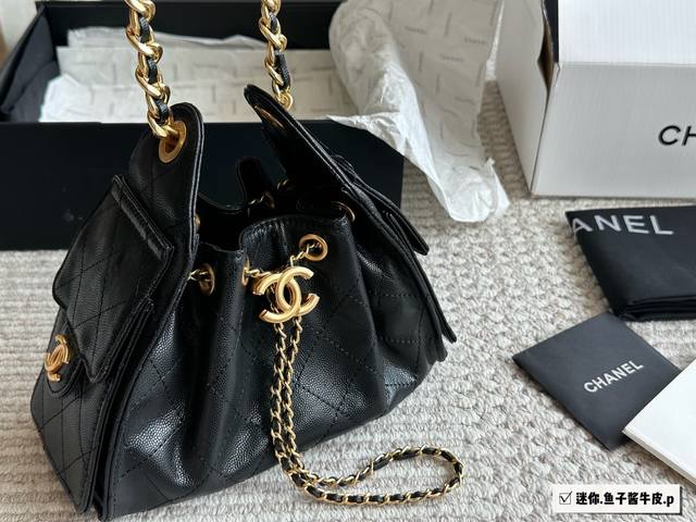 迷你 配盒 油腊皮 鱼子酱牛皮 Chanel 25S Hobo迷你真绝绝子 今年香香25S系列简直美爆... 这个Size 我真的太爱了 很适合这个季节 鱼子酱