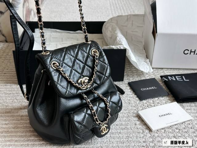 原版羊皮 Chanel22A白雪公主Duma双肩包真的爱了手工坊回归的Dumat+实物真的是太可爱了啦 奶油白色真的奶Fufu越看越好看~17×20折叠盒 原版羊皮 Chanel22A白雪公主Duma双肩包真的爱了手工坊回归的Dumat+实物真的是太可爱了啦 奶油白色真的奶Fufu越看越好看~17×20折叠盒