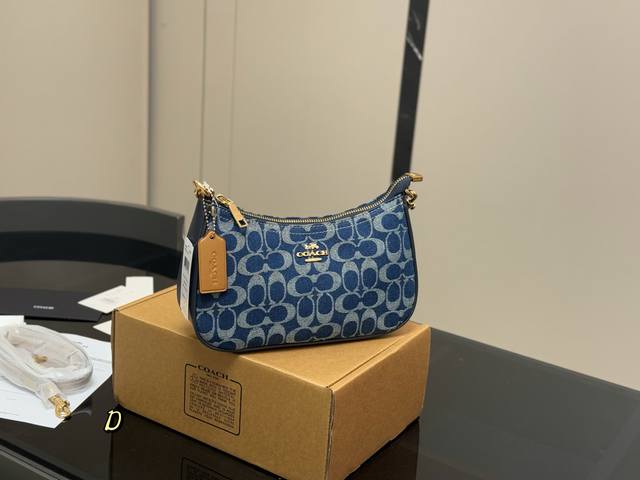 配飞机盒 升级版 Size:24*13*7Cm 蔻驰 Teri腋下包 ,香不蕾 腋下包设计天花板了哦! 配有2条肩带, 单肩斜挎都可以! 颜值 搜索Coach 配飞机盒 升级版 Size:24*13*7Cm 蔻驰 Teri腋下包 ,香不蕾 腋下包设计天花板了哦! 配有2条肩带, 单肩斜挎都可以! 颜值 搜索Coach