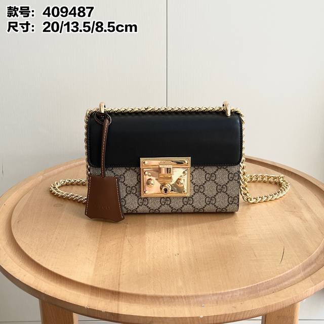 实拍# 款号：409487 尺寸：20X13.5X8.5Cm 小号Gucci Padlock锁扣包 一款有结构感的手袋，配以锁扣闭合 滑动链条包带有多种背法，可