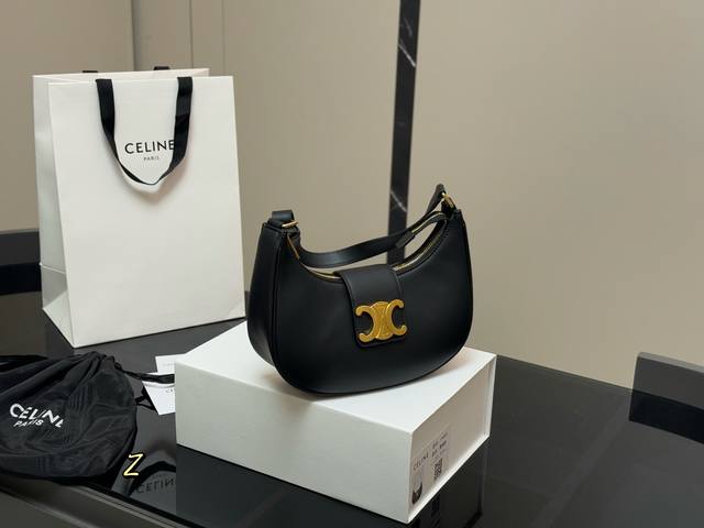 配盒 尺寸：24*20Cm Celine Ava腋下包 依旧好好背 手拎起Ava就好有气场哟100 赛琳实用性更强哦！ 高级感超强！