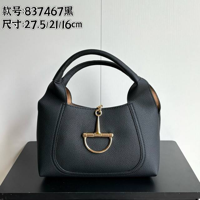 升级版实拍# 款号：837467黑 尺寸：27.5X21X16～ Gucci Softbit系列小号肩背包， 匠心融蕴半马衔扣造型品牌经典马术风格配件。提手高1