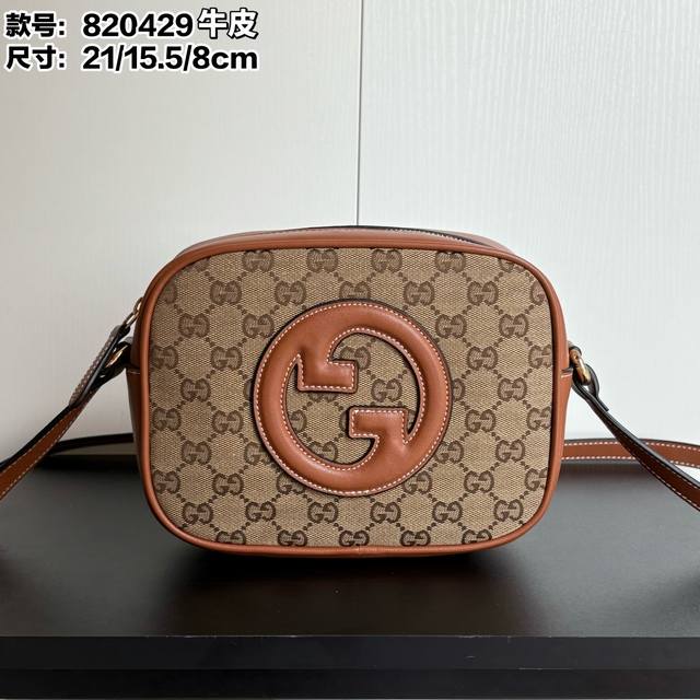 实拍# 牛皮 款号：820429 尺寸：21X15.5X8Cm Blondie系列全新手袋 饰有在20世纪70年代初期首次亮相的品牌系列经典标识，巧妙结合传承魅