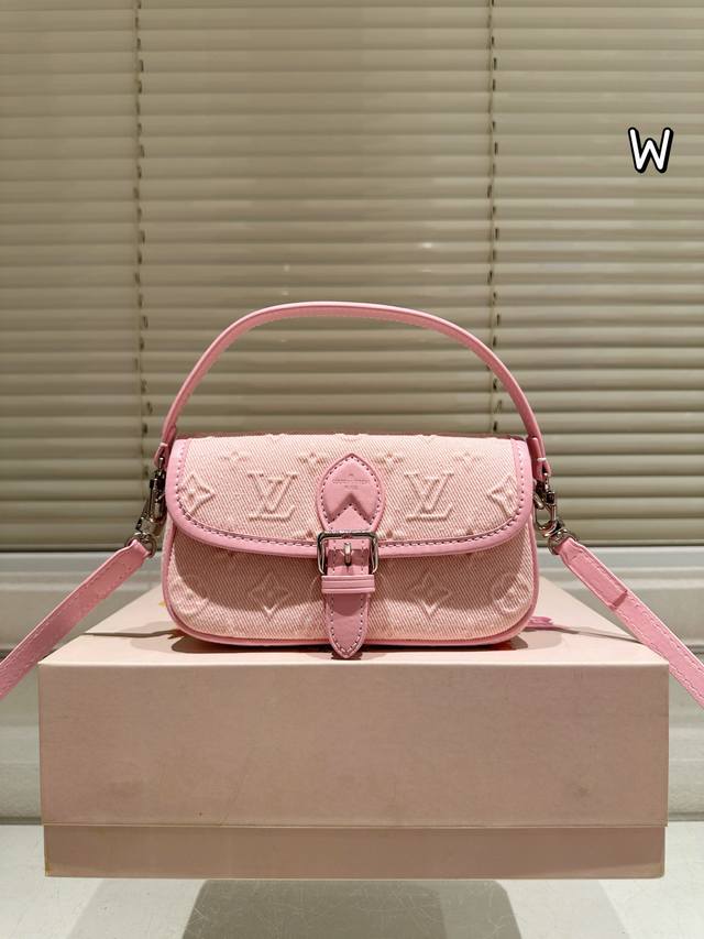 牛仔迷你 Lv Nano Diane牛皮腋下法棍包 全钢五金全套礼盒包装 尺寸 18 12Cm