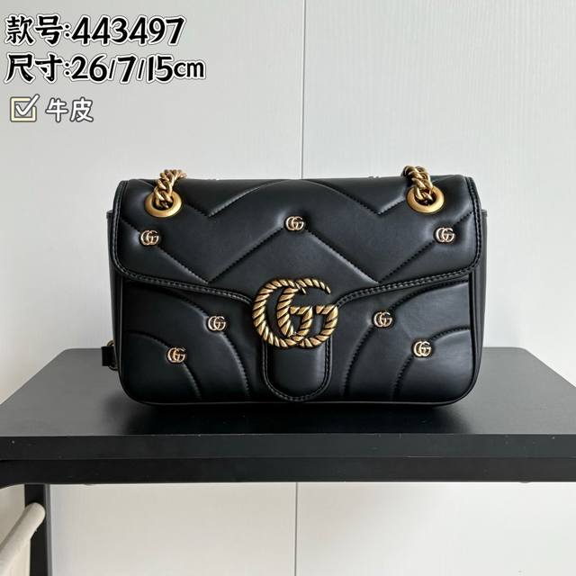 升级版实拍# 款号：443497牛皮 尺寸：26-7-15Cm Gg Marmont 中号带小五金款 容量巨大：放一个充电宝+补妆用品+一个手机之后还剩余的空间