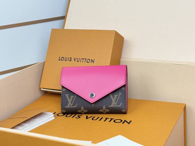 工厂P价 顶级原单 M12285玫红 新款钱包 豆豆款三折 M12390黄色，M12387大红，M12885大红，M12392玫红 从路易 维顿的档案中获得灵感