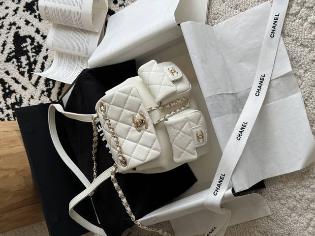 25P青蛙双背包 “折叠礼盒官网飞机盒” Chanel24P Duma小号双肩包 口袋设计加上两个个Chanel双Clogo整包很立体有型 尺寸22