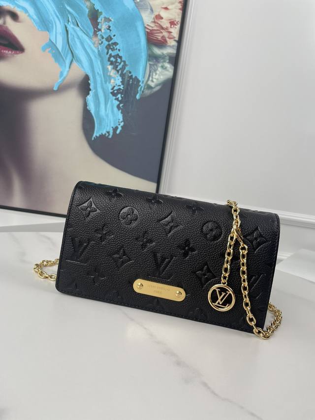 芯片版海外原单M82509黑压花独家实拍！ Lily Wallet On Chain 手袋以 粒面 Monogram Empreinte 皮革，上面压印品牌 M