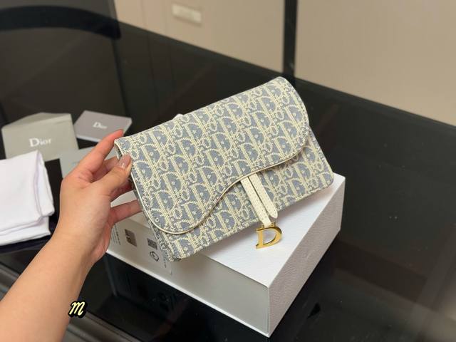 配折叠盒 Size：22.15Cm 最洋气的Woc， 迪奥 老花链条包 复古很精致... 搭配古铜色铜质链条 手包，斜挎 想入老花的话 Wallet On Ch