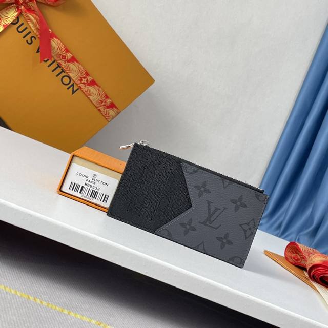 海外原单M69533独家实拍！Coin 卡夹以 Monogram Eclipse 涂层帆布和 Monogram Eclipse Reverse 涂层帆布呈现深浅