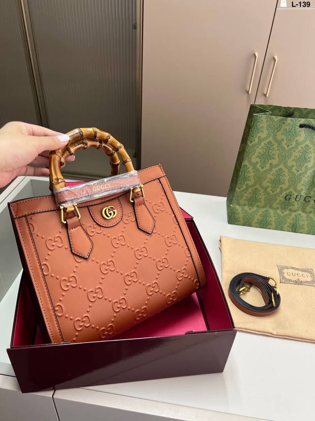 酷奇Gucci竹节托特包 突显出优雅的气质 容量与实用性不可小觑 L-139尺寸27×24折叠盒