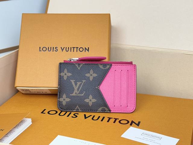 工厂P价 顶级原单 M12382玫红 M12386 M12384 M12382 M12385 12383颜色如图所示 “彩色狂热”系列的新作，与本季相称的生动更