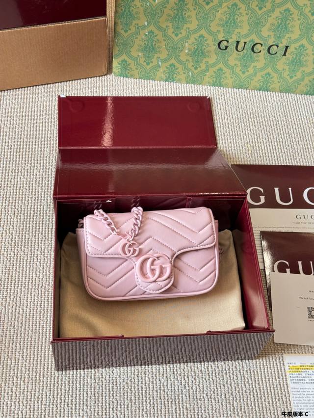 牛皮版本 Gucci L Gg Marmont 系列腰包 Gucci 宠儿精选 Gg Marmont 系列手袋刚刚上架一组 新包型，迷你腰包采用V型绗缝皮革搭配