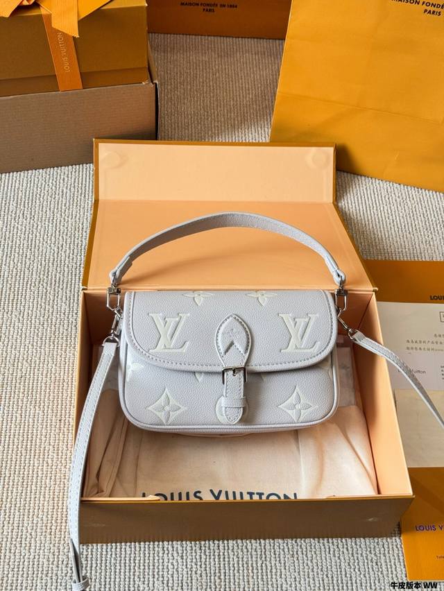 牛皮版本 Lv Nano Diane牛皮腋下法棍包 全钢五金全套礼盒包装 尺寸 18 12Cm