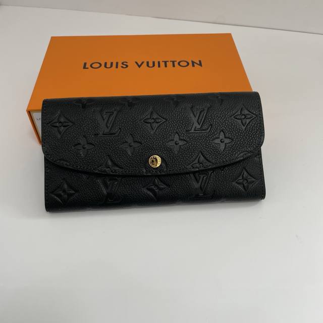 工厂P价 顶级原单 M62369压花黑本款 Emilie 钱夹采用 Monogram Empreinte 皮革制成，饰有标志性 Monogram 图案压纹，以柔
