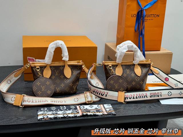 全套包装 升级！芯片 钢五金 带丝巾 Lv新款超迷你Neverfull Bb又奶又高级。 超Mini尺寸轻盈便携~却不失优雅气质