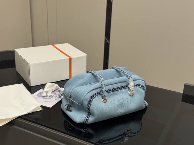 推荐一款 香奈儿水洗牛仔保龄球手提包 时髦典雅 直接封神 Chanel值得入手 尺寸:34.18Cm