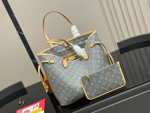 配折叠盒飞机盒 Size： 32底*28高Cm Lv Neverfull 中号购物袋！ 骨灰级产物！ 经典到无可复制！ 有质感！有味道！