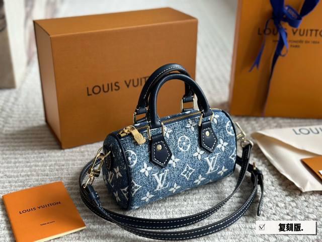 配盒 复刻版 Size：16*10Cm 嫩嫩的单宁牛仔！！！ 简直不要太可爱哦！ 放下小手机 搜索 L家Nano 牛仔