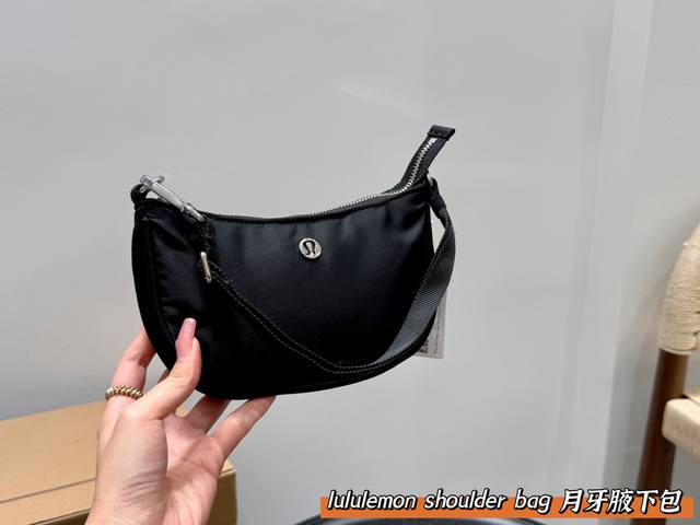 Lululemon Shoulder Bag｜Lululemon月牙腋下包 肩带调节 Lululemon的斜挎包 腋下包 Adjustable Mini Sho
