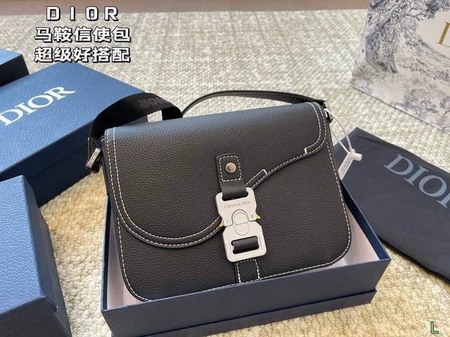 配盒 迪奥Dior 马鞍信使包 超级好搭配 一年四季皆可 适合日常出行 通勤旅行 都是超级不错的选择 尺寸23 17