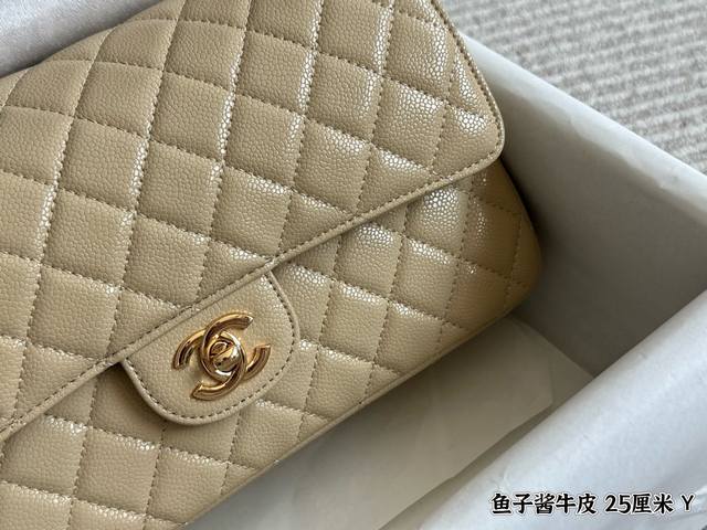 牛皮 配全套包装 Size：25Cm 小香家 Cf我们一直很用心在做 秒杀其他市面上的货 小球纹牛皮！ 很舒服的一种！ 不管您是谁 稳稳Hold住哦