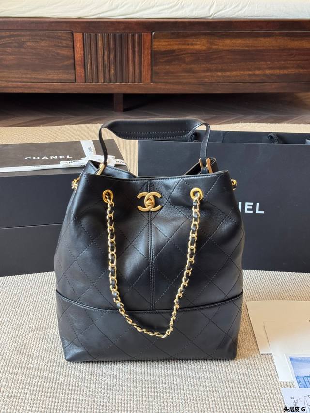 头层皮 Chanel 25A托特包系列 慵懒随性又好背 上身满满的惊喜 高级慵懒又随性 彻底心动的一只 Size： 25 32Cm