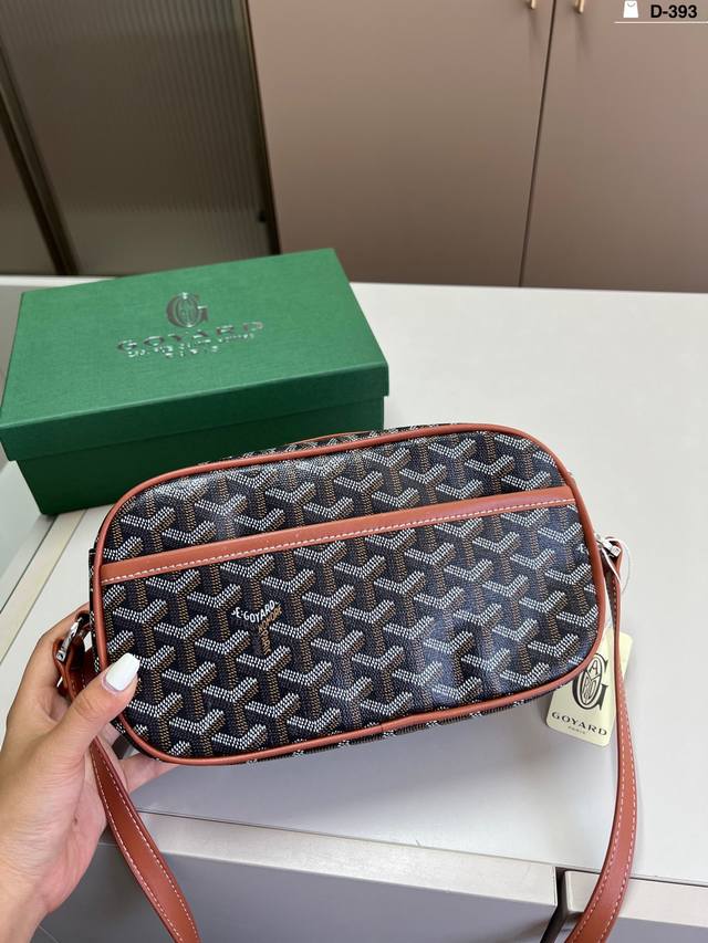 戈雅 Goyard 相机包 男生女生用！上身效果绝绝子~ 日常非常好搭配哦~男生女生都可以入手！D-393尺寸24×14配盒