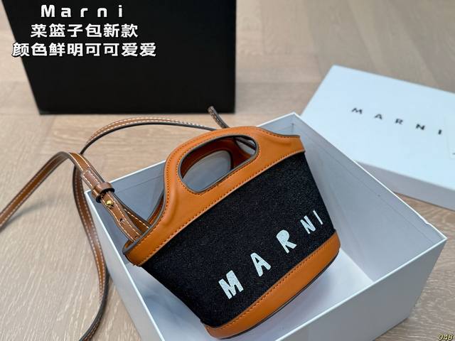 配盒 玛尼Marni菜篮子 就它一上身 时髦度秒秒提升N个档 颜色鲜明 可可爱爱 尺寸 15 12