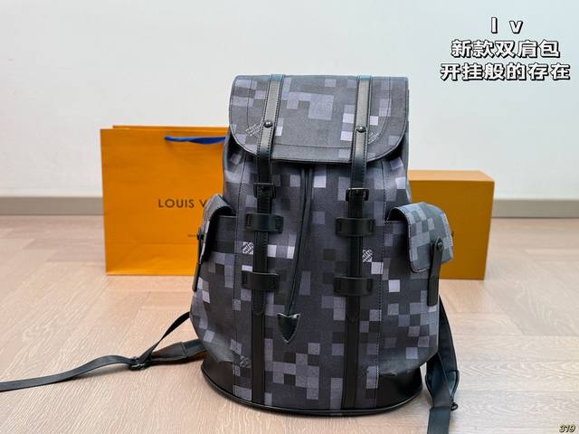 Lv新款双肩包 开挂般的存在 包身轻便 百搭 给予满满的高级感 尺寸33 43