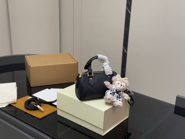 配折叠盒飞机盒 Size：16*12Cm Lv Speedy Nano 代购渠道 台湾客定面料+五金+ 肩带可以拆卸和调节长短哦！