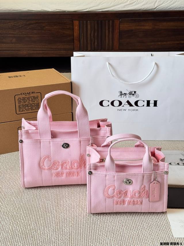 复刻版 原版布 Coach 蔻驰 Cargo Tote 单宁牛仔托特包 千呼万唤的牛仔系列终于来噜～ 对牛仔真的毫无抵抗力 自己搭配小挂件会更Q 尺寸:20.1