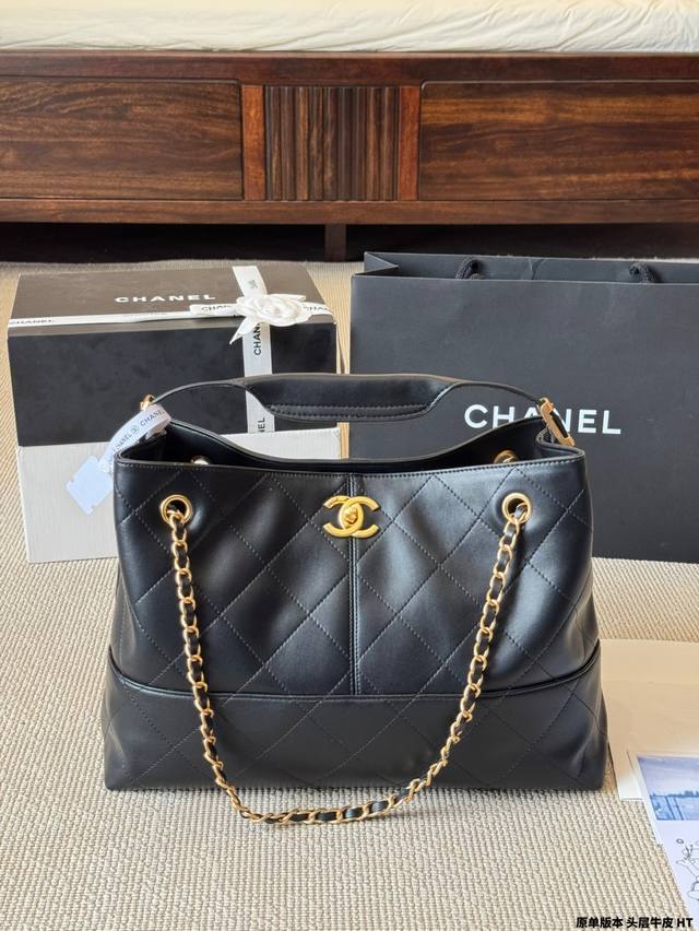 顶级原单 牛皮 高级手工坊 水桶包 手工坊杭州大秀的焦点爆款经典与创新交织的杰作 灵感来自香奈儿女士的乌木漆面屏风；标志性菱格纹 、邂逅独特拼色的设计 材质的碰