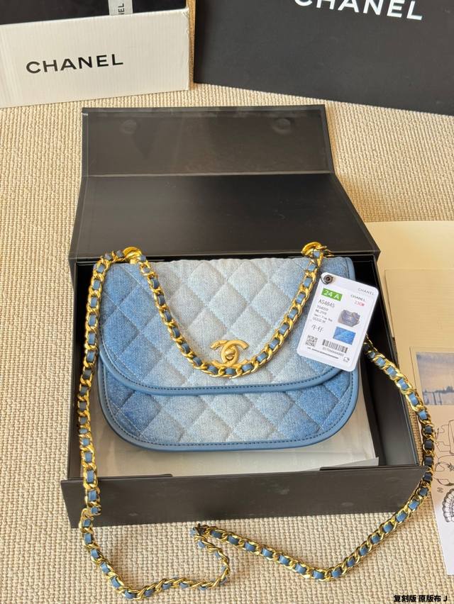 原版布 Chanel 香奈儿 丹宁渐变牛仔马鞍包 又甜又酷 一整个爱住 百搭时尚 颜值超高 是每个潮酷女孩必入单品 慵懒随性又好背上身满满的惊喜高级慵懒又随性