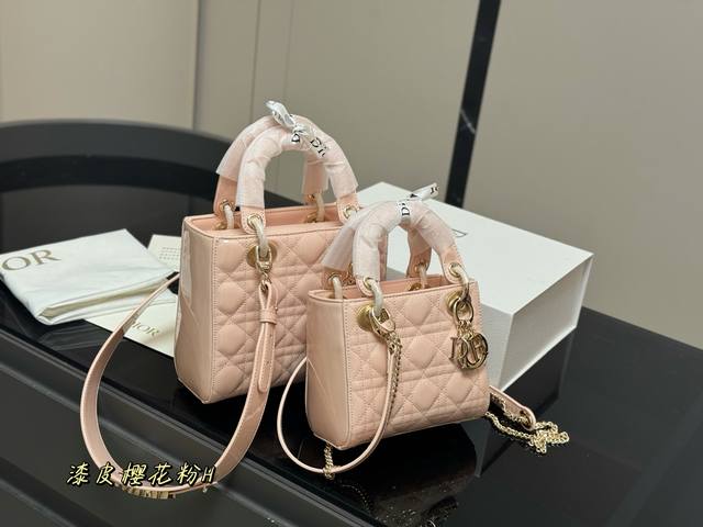 配折叠盒 尺寸：20*18Cm 17*13Cm 高品版.升级出货 迪奥 戴妃漆皮 每个颜色真的太好看啦 春节是不是都需要它！