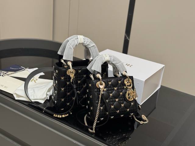 配折叠盒 尺寸：17Cm 20Cm 高品版.升级顶级原单出货 迪奥 戴妃蝴蝶羊皮款 搭配最新的肩带 更加加分！ 小牛皮材质！